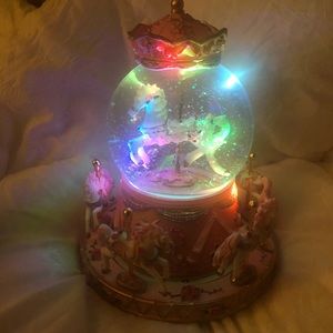 📦✨SOLD✨📦 Musical Carousel Horse Snowglobe